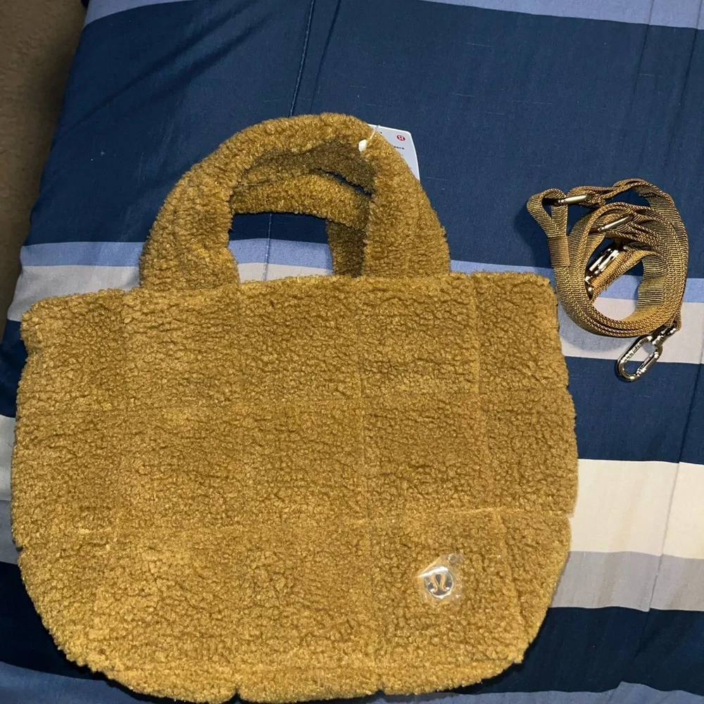 🍋 NWT Lululemon Quilted Grid Crossbody Bag 5L *Fleece in Burnt Caramel
